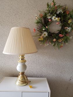 Vintage Beautiful Gold Table Lamp!
