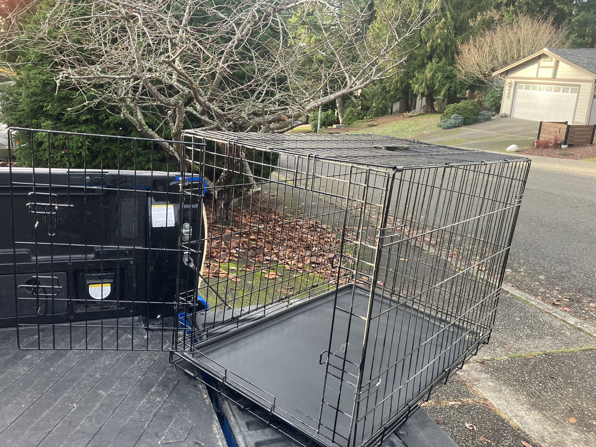 Large Medium Dog Kennel Crate Collapsible in Good Condition 36” L by W 22” H “24