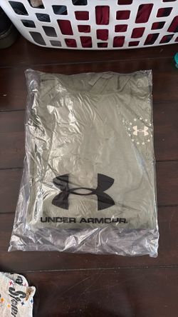 Army green Under armour sweater