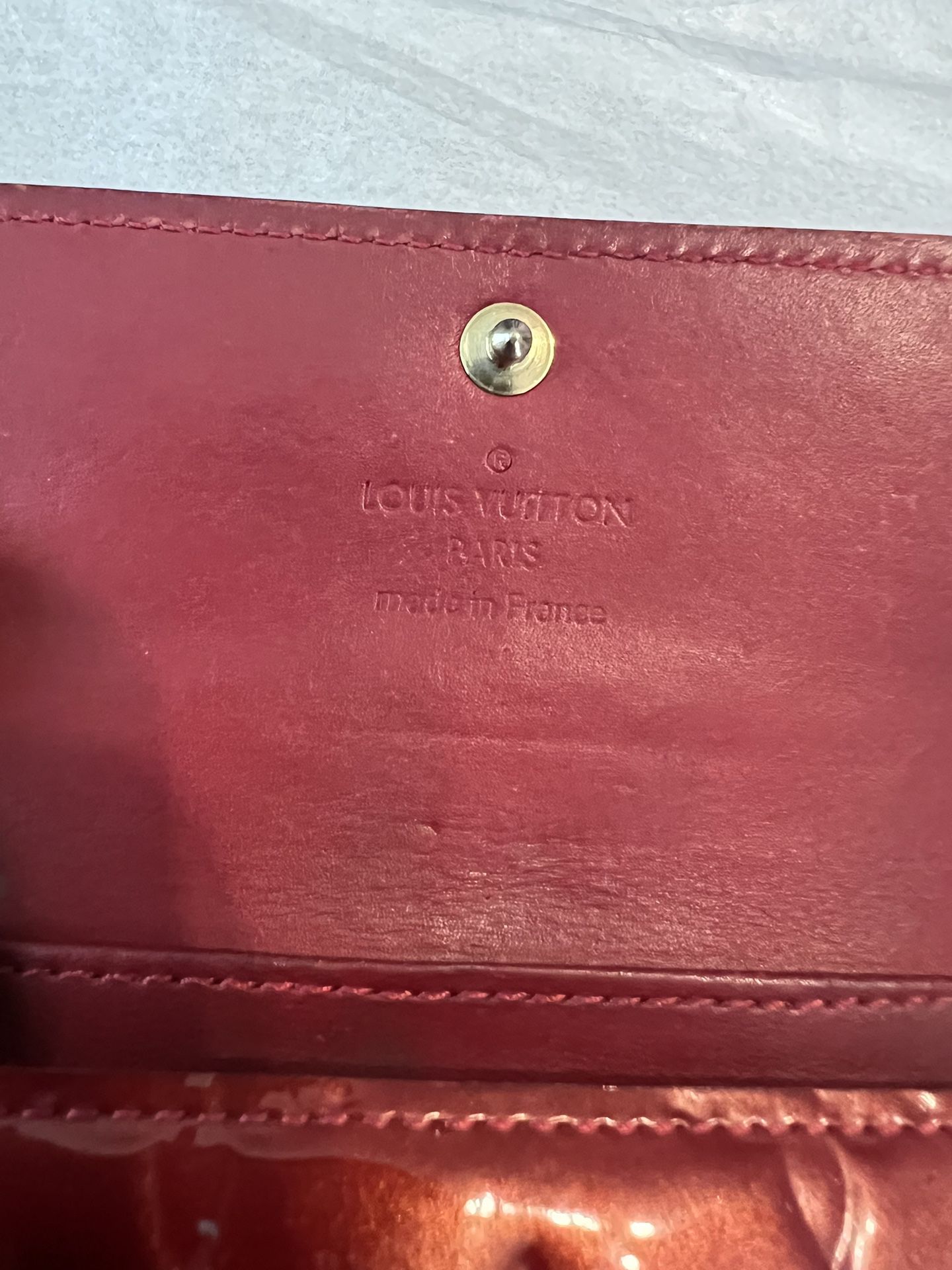 Louis Vuitton Vernis Key Holder With Complimentary Chain for Sale in  Houston, TX - OfferUp