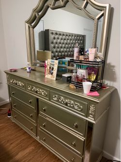 Bedroom set