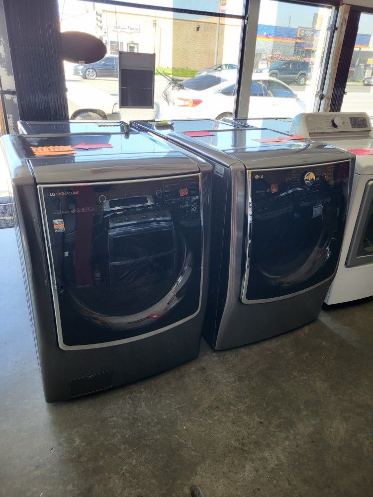 New LG Signature Mega Capacity Front Load Washer 5.8 Cubic Feet & Gas Dryer 9.0 Cubic Feet