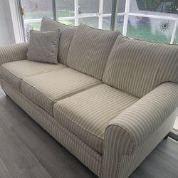 Nice  Sofa In Good Condition!