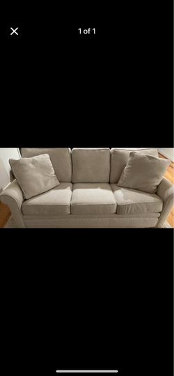 Modern Off-White Couch – Clean, Comfortable, Great Condition