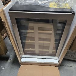 Avallon
24 in. Single Zone 140-Cans Built-in or Freestanding Beverage Cooler in Stainless Steel