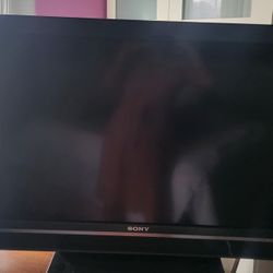 SONY Bravia 40 Inch TV w/ Remote GC