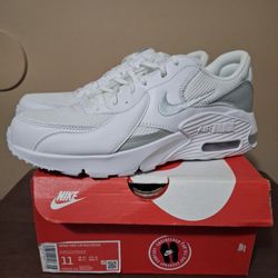 Nike Air Max Womens Size 11/ Fits Men 9.5