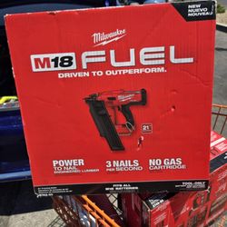 M18 Fuel Milwaukee 21° Framing Nailer