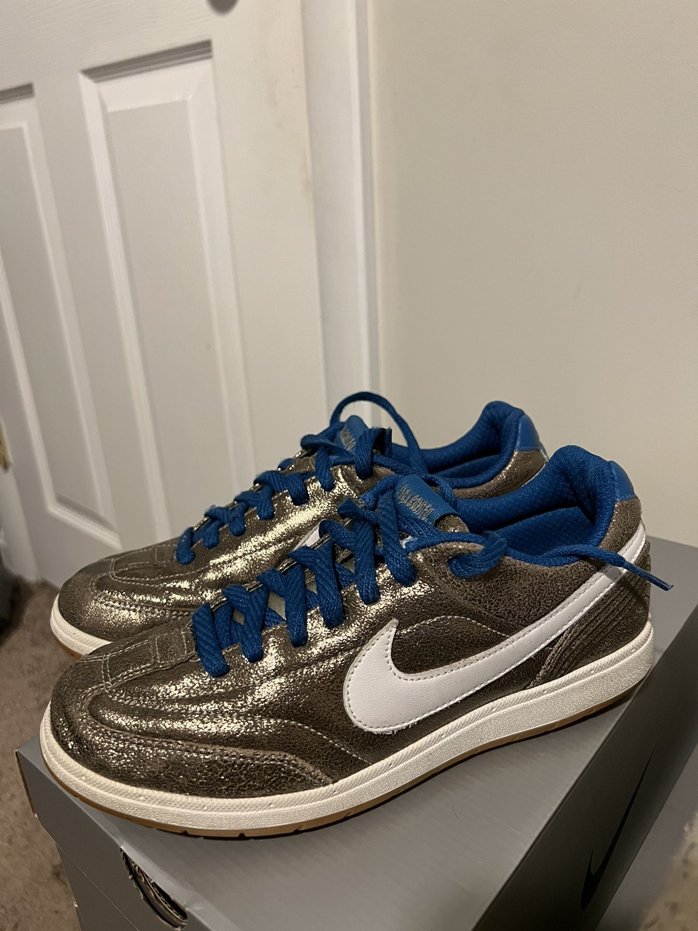 Nike Tiempo Ronaldinho Joga Bonito Soccer Shoes Mens Size 7.5 Gold Blue White