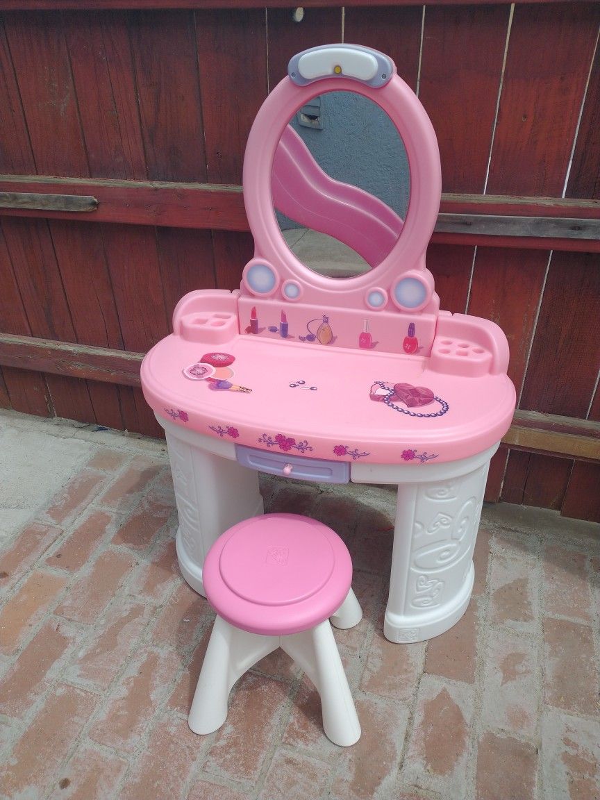 Step 2 Pink Vanity for Little Girls