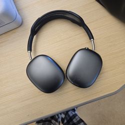 Airpods Max  (IPhone Charger)