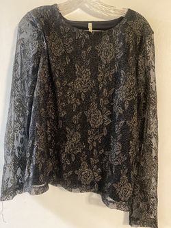 1124. Preowned White Snag Black and gold Blouse Size Large. $10