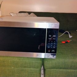 LG NeoChef Countertop Microwave 