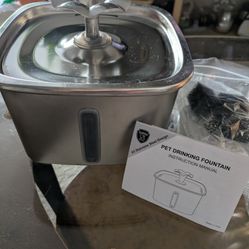 Pet Water Fountain  W/Rubber Mat