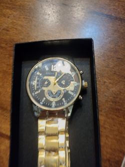 Gold Time Piece Serious buyers please.  Gineva Time piece. Great christmas gifts!