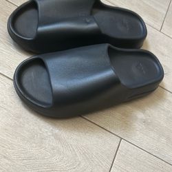 Yeezy Slide Onyx Size 11