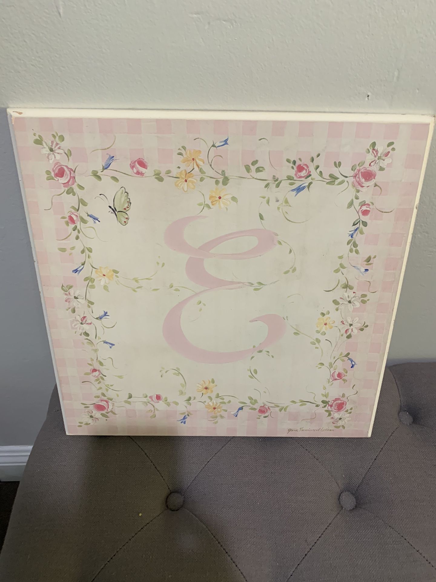 Pretty wall art letter E