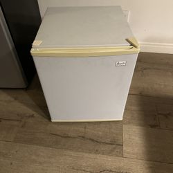 Avanti Mini Fridge