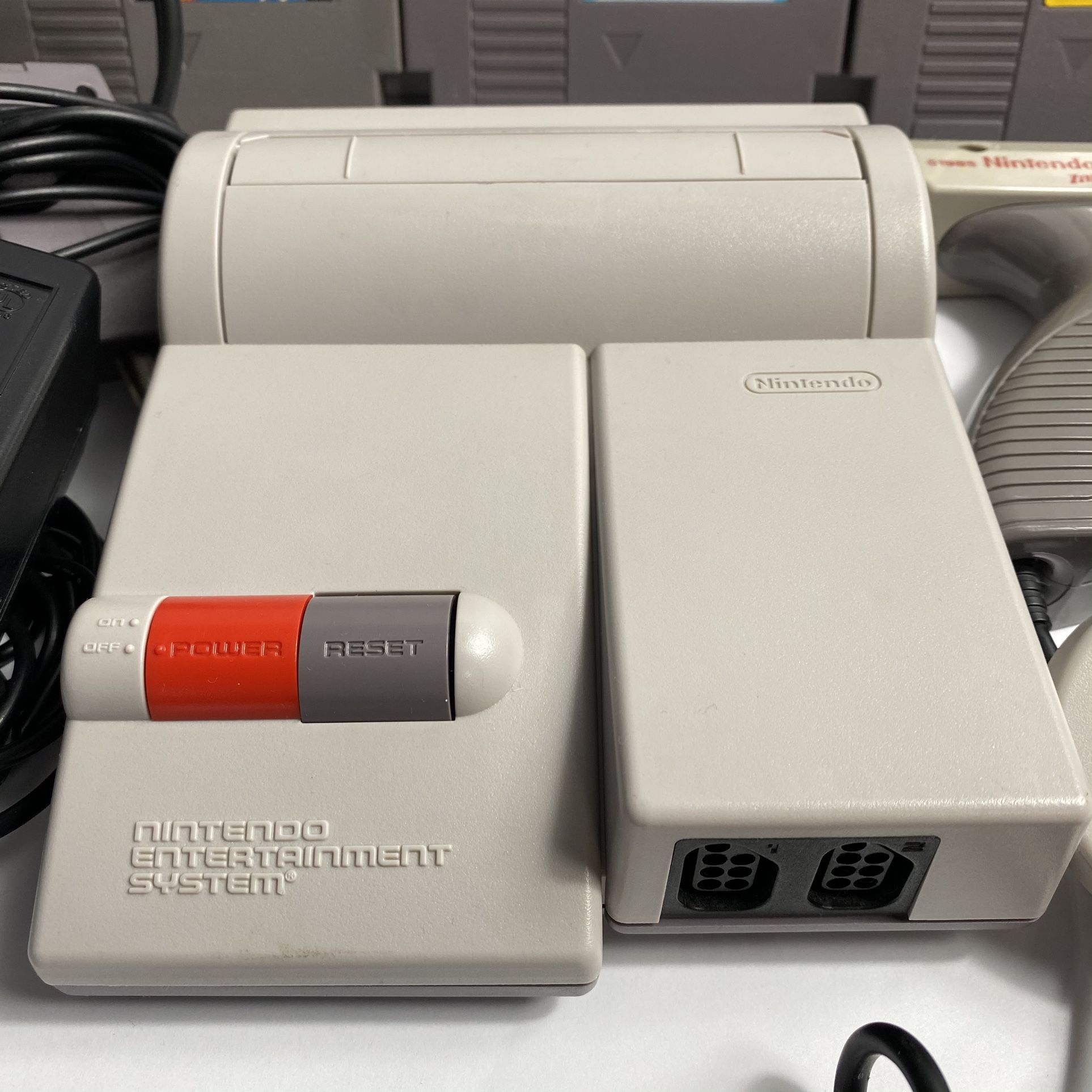 Nes Top loader bundle - Games controller and Zapper included