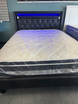 Bed frame with matrees New