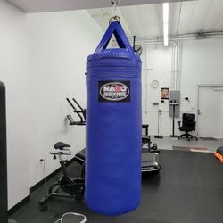 135pound 4FT PUNCHING BAG BRAND NEW MADE IN USA 