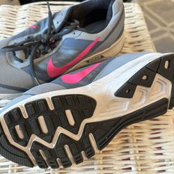 Nike 8.5 Womens Shoes