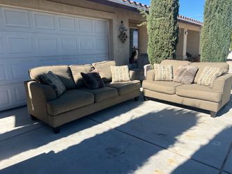 Matching Sofa & Loveseat!