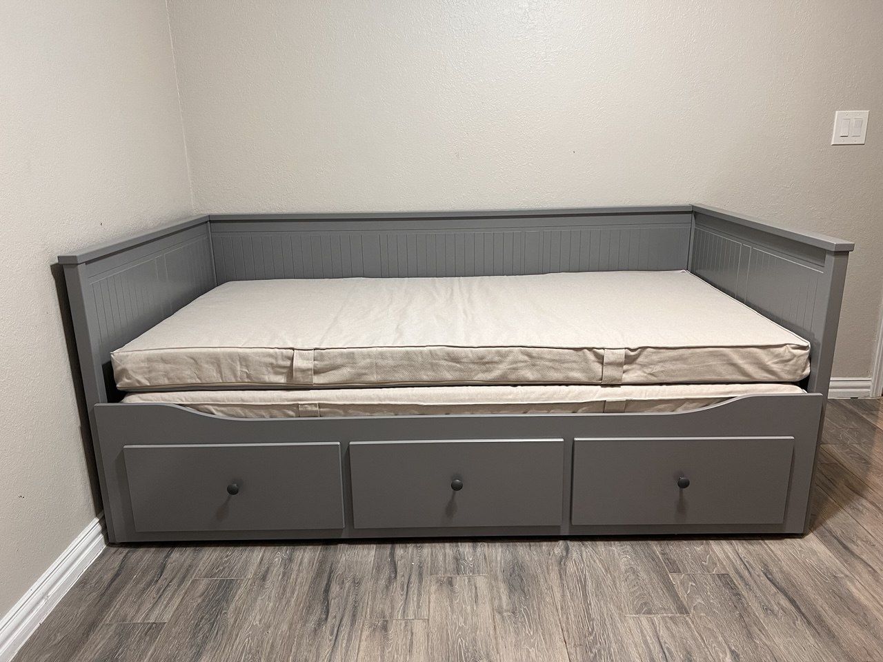 Daybed With 3 Drawers/2 Mattresses($220 W/O Mattresses)