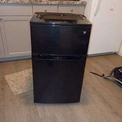 GE 3.1 Cu. Ft. Double-Door Mini Fridge.