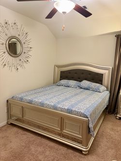Moving Sale! 3 piece bed set w/ Mattress