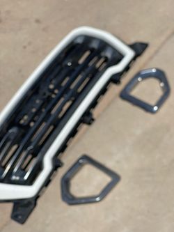 2020 GMC Sierra Grille