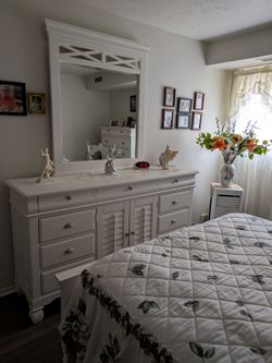 Bedroom Set Queen Size