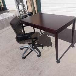 Desk With Chair 