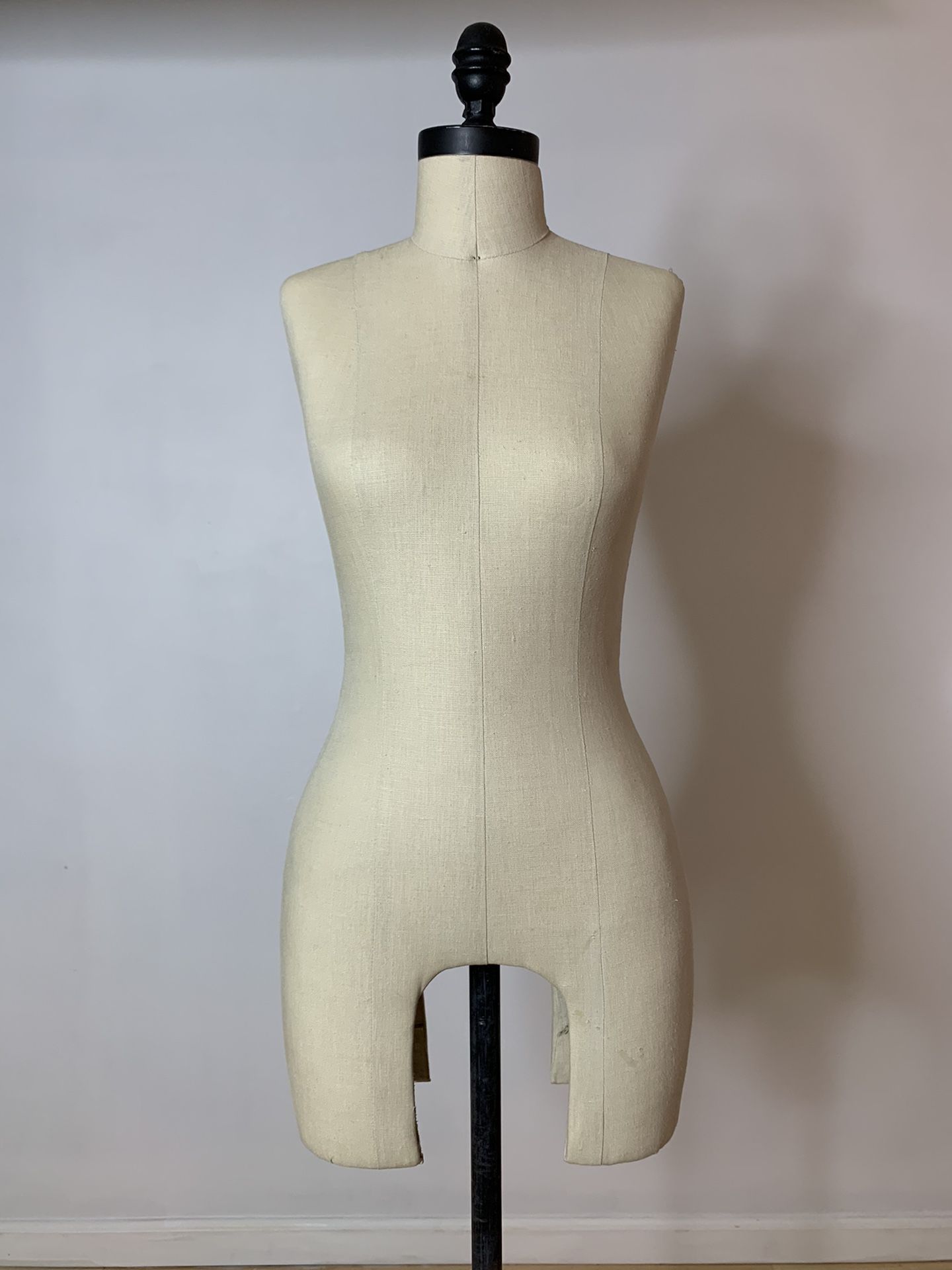 Professional Female Dress Form Mannequin w/ Black Rolling Bass