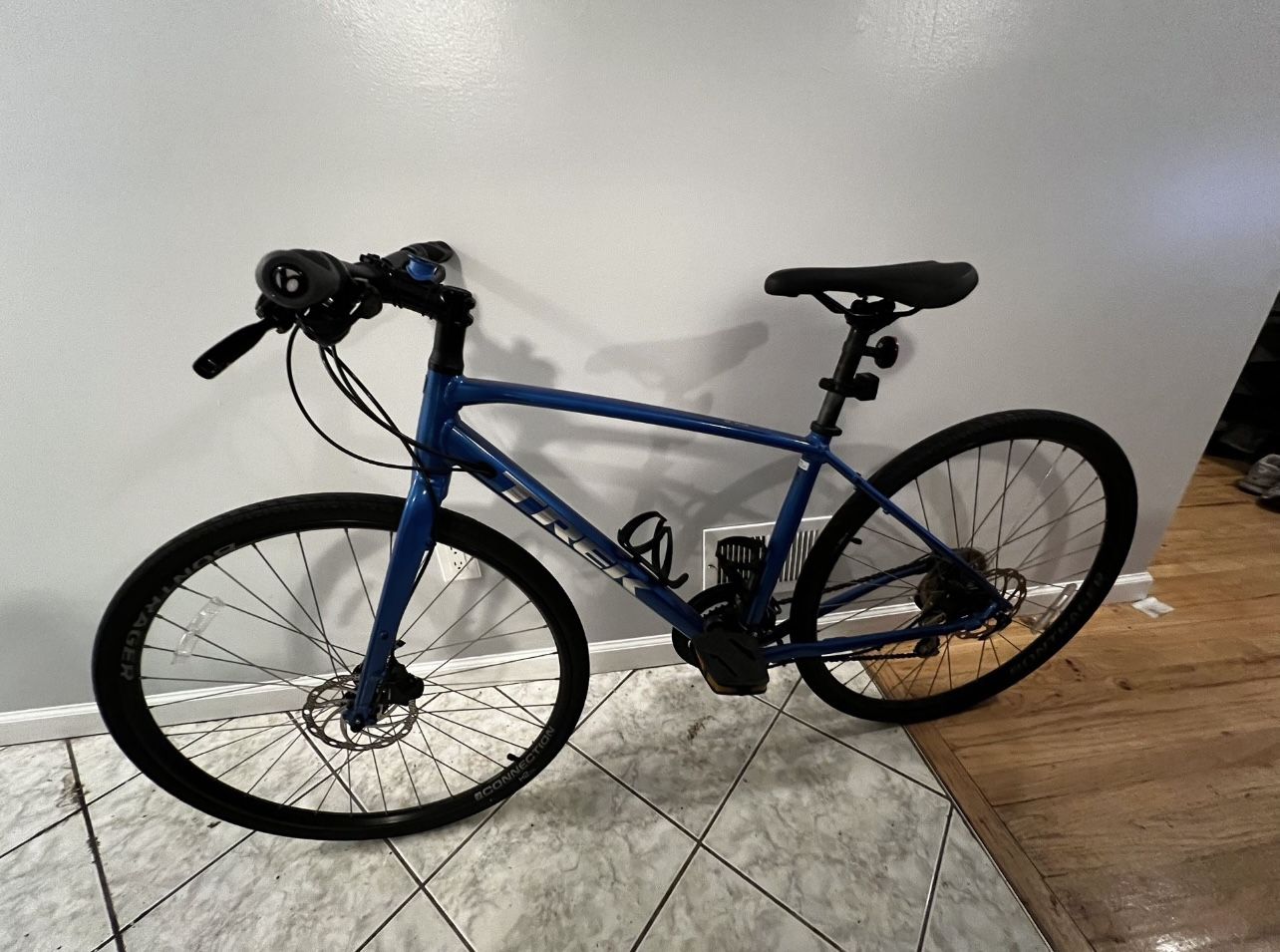 Trek FX 2 Disc Hybrid Bike