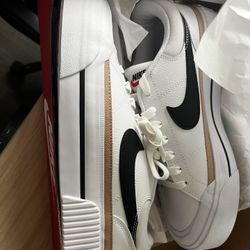 Nike Court Legacy Fit