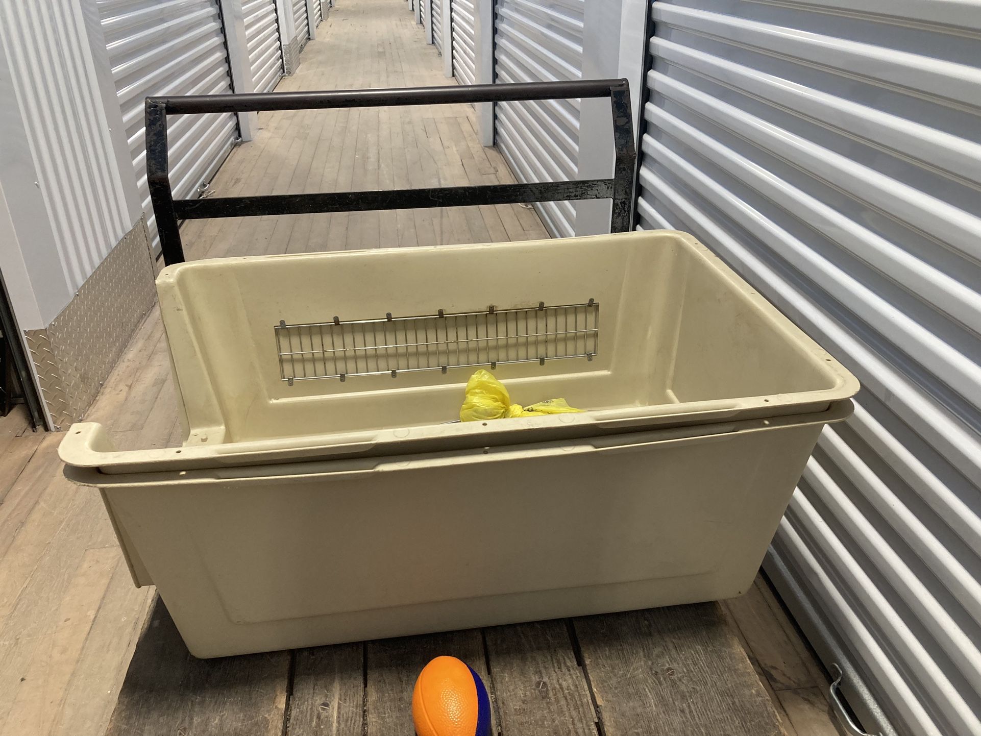 Huge Dog House/crate