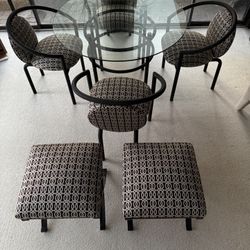 Dining/Kitchen Table With 4 Chairs And 2 Ottomans 