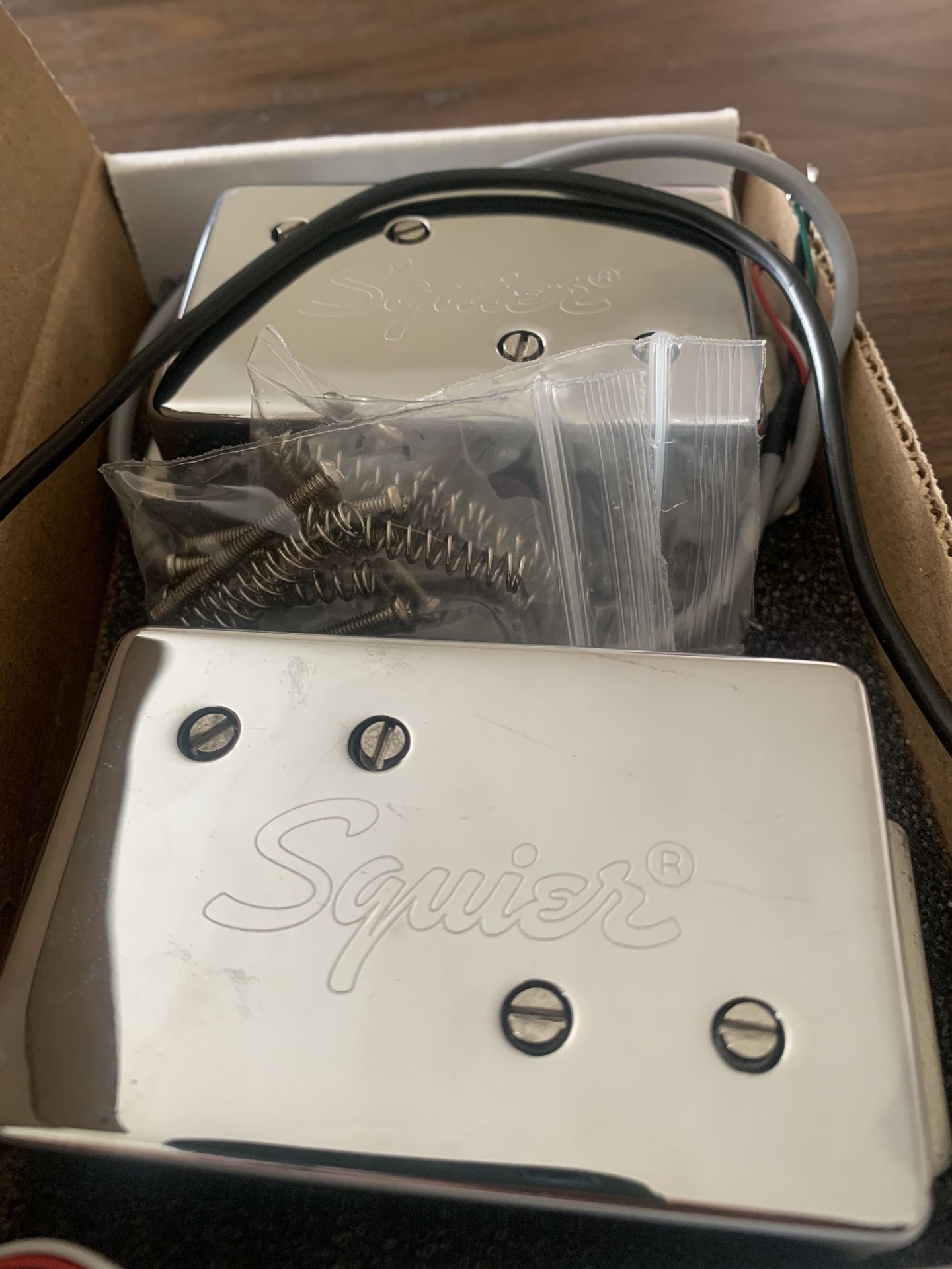 Squier Wide Range Bass Humbucker Pickups N/B