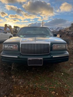 Lincoln town car
