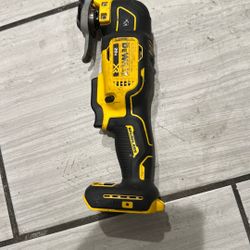 Multi  Tool  Dewalt   Xr  3 Speed   Used   Working  Fine   Tool  Only 