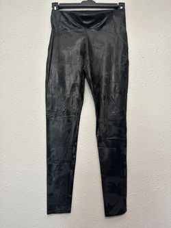 Black and Gold Elegant Pantsuit with Smooth Finish