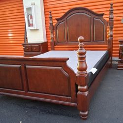 Qun Sz Bd St With Base Good Condition 