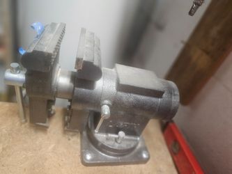 Heavy Duty Cast Iron Bench Vise