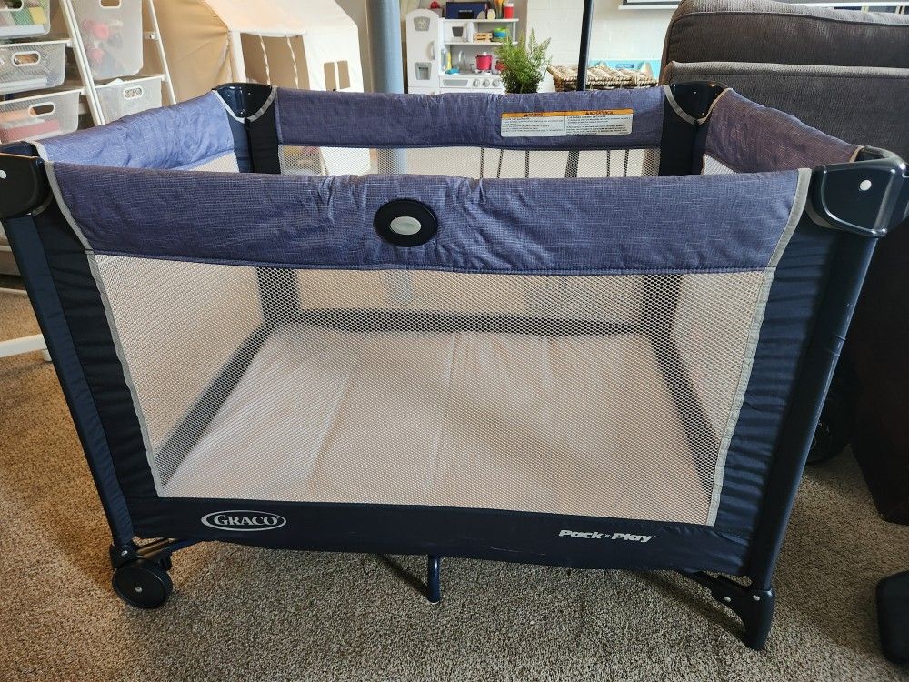 Graco Pack'n Play Playard Simple Solutions