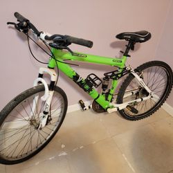 Genesis V2100 Mountain Bike