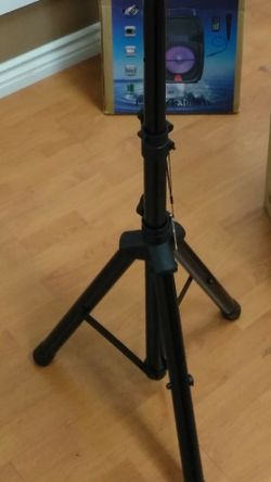 Speaker stand