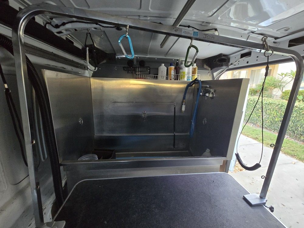 Grooming Table And Bath