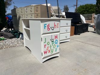 Baby Dressing Table W/ Dresser!