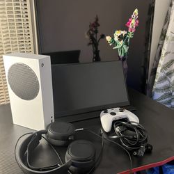 Xbox S, Portable Monitor, Headphones 